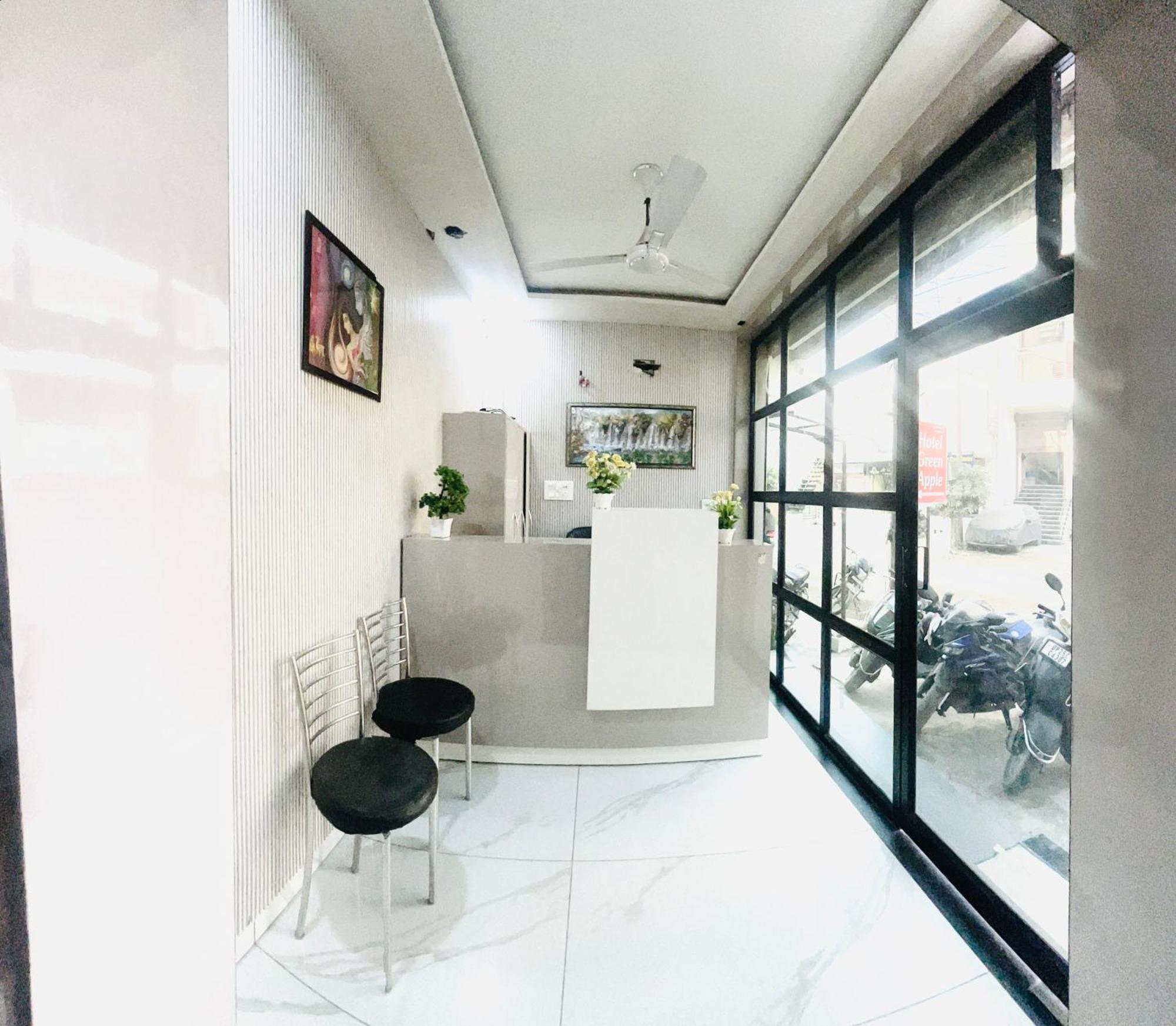 Hotel Green Apple Bareilly Exterior photo